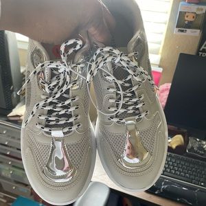 GUESS women chunky sneakers, white with silver metallic accents. Size 11M